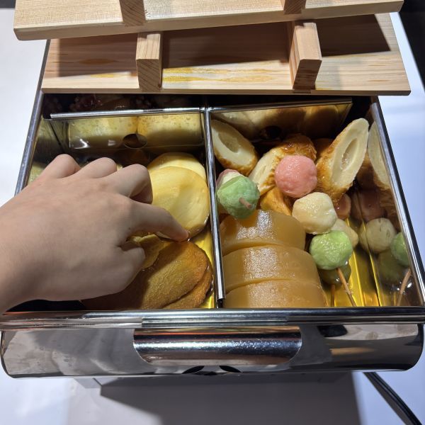 東京・池袋で開催中の「炎上展」