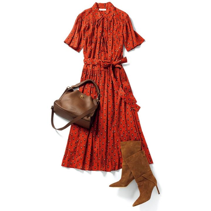 ワンピース2万4000円、ブーツ6万円（ともにバナナ・リパブリック） バッグ5万9400円（ヴィソナ／ピモンテ）