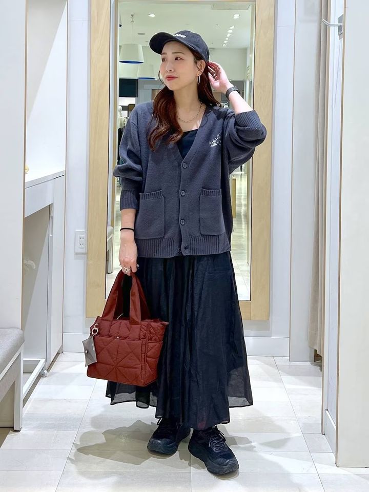 気分の上がるふんわりスカートをスニーカーで引き締めて 出典：WEAR