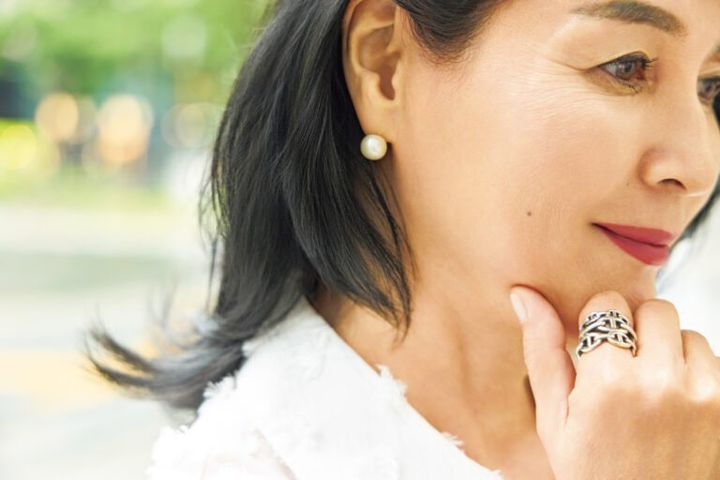 パールのピアスは顔まわりがパッと明るくなるので毎日のようにつけています