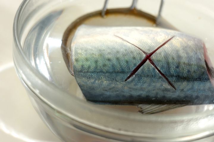 サバのピリ辛みそ煮の下準備1