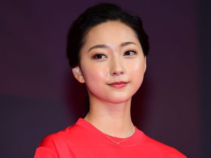 広島東洋カープ・鈴木誠也との挙式を報告した畠山愛理 クランクイン！ width=