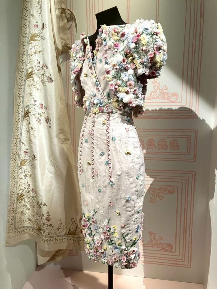 芸術品のようなドレスは「Lesage 刺繍とテキスタイル、100年の物語」に展示されていたもの