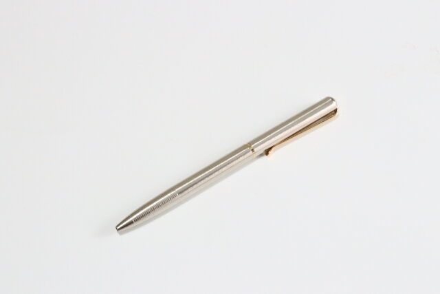 プレミアムメタルボールペン（スリム、ツイスト式、SI） デザイン