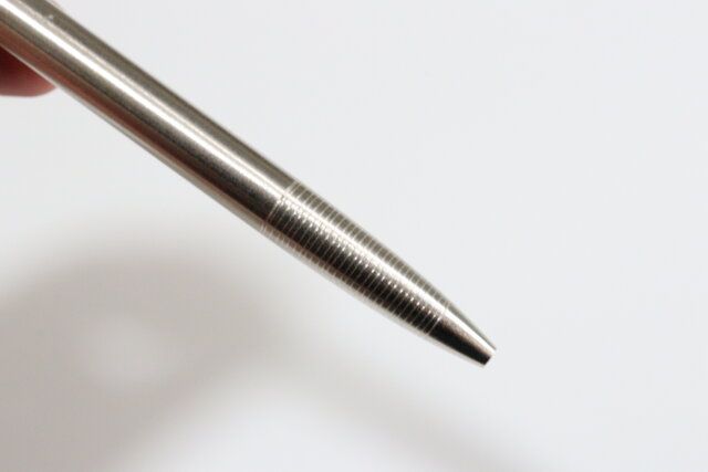 プレミアムメタルボールペン（スリム、ツイスト式、SI） グリップ部分