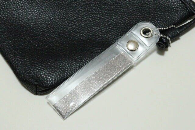 ダイソーの便利な銀テープ用キーホルダー