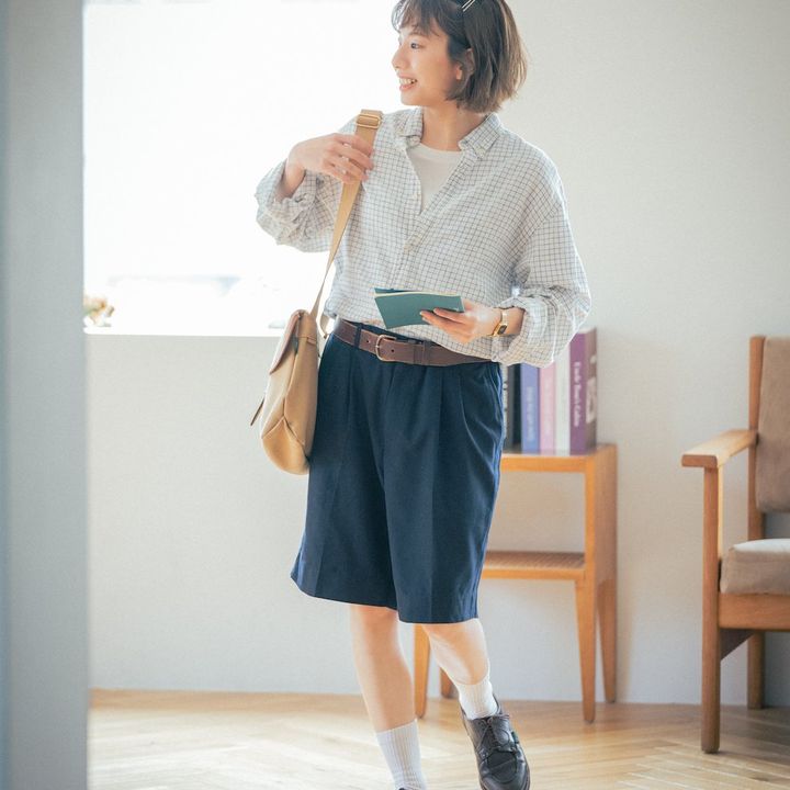 ショートパンツ×レザーシューズの着こなし2選。大人見えはこうすれば叶う！【FUDGE FRIEND おしゃれさんの毎日コーディネート｜momo】