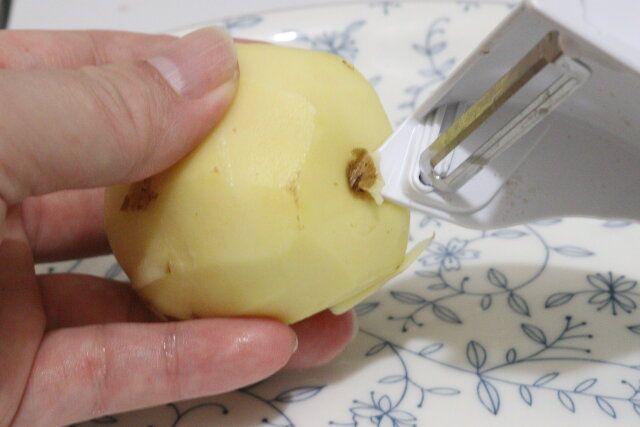 手のひらピーラー 芽取り