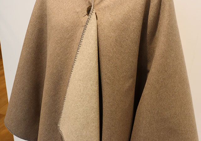 UNIQLO×JW ANDERSONコラボのポンチョ2