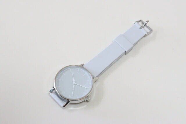ダイソーのシンプルデザインウォッチ グレー