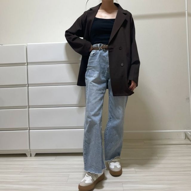 しまむらのブラウンの「ポケット付きテーラードジャケット」