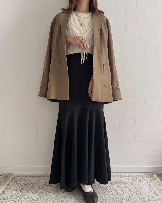 しまむらのベージュの「刺繍ジャケット」