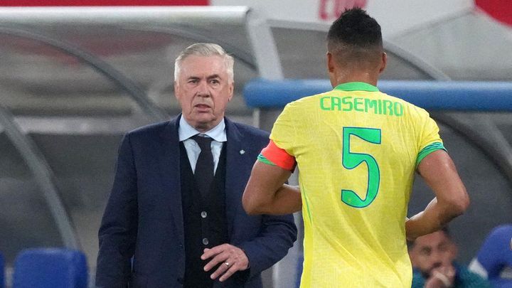 日本に敗れたブラジル代表監督、まさかの相撲部屋で記念撮影！「本物の守り手を探してる？」