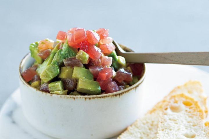 日本代表・ブラジル撃破！長友佑都選手をとりこにした疲労回復レシピ【2選】まぐろとアボカドのタルタル 焼きだしどうふ