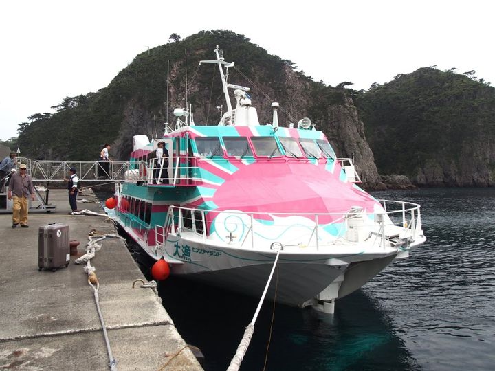 渋谷モヤイ像の故郷「新島」の昔懐かしい風味の「あしたばせんべい」【旅するデザイナーがおすすめするお土産たち！】