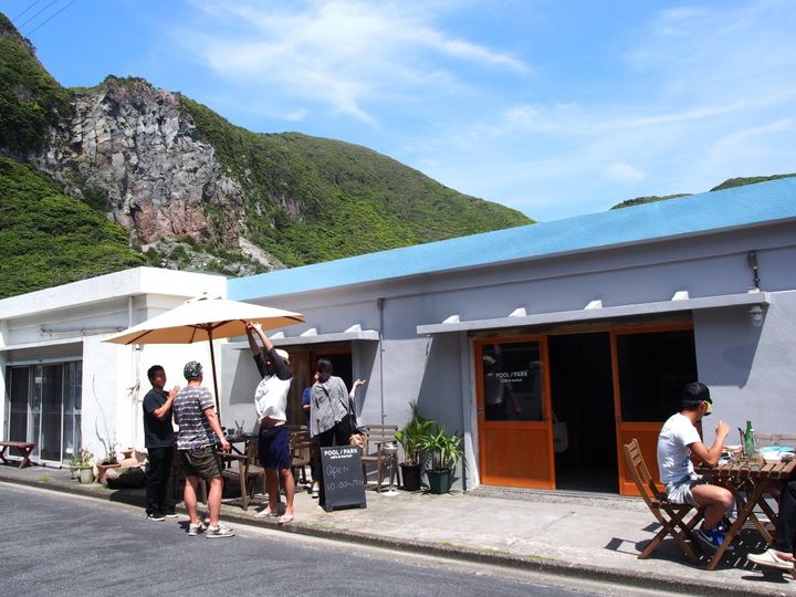 渋谷モヤイ像の故郷「新島」の昔懐かしい風味の「あしたばせんべい」【旅するデザイナーがおすすめするお土産たち！】