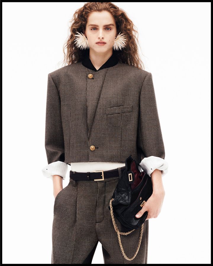 進化の結晶<br /> ブレイジーのデビューコレクションを方向づけたルックのひとつを纏うアディッツァ・ベルゼニア。