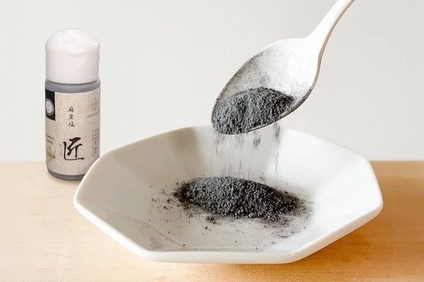 麻炭塩「匠」に 30gサイズが新登場。調理はもちろん、ファスティング時にもおすすめ