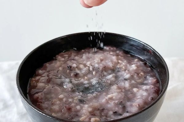 麻炭塩「匠」に 30gサイズが新登場。調理はもちろん、ファスティング時にもおすすめ