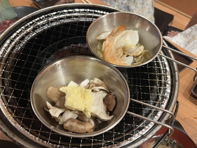 カルビ市場天神店 海鮮焼き盛り合わせ、海鮮ホイルバター焼き