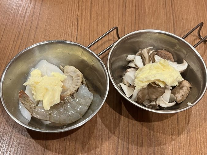 カルビ市場天神店 海鮮焼き盛り合わせ、海鮮ホイルバター焼き