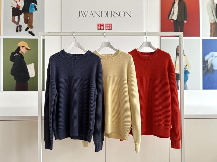 画像: 【ユニクロ アンド ジェイ ダブリュー アンダーソン】リブクルーネックセーター/長袖 各¥3,990 ※一部店舗にて販売 www.uniqlo.com