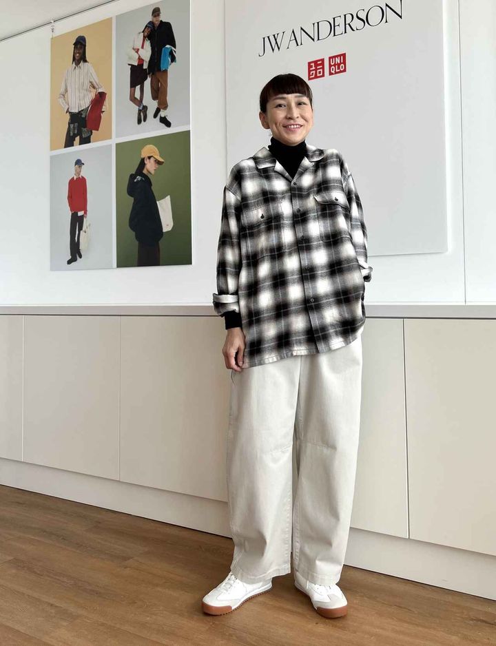 画像: 【ユニクロ アンド ジェイ ダブリュー アンダーソン】カーブパンツ各¥4,990 ※一部店舗で販売、ブラッシュドコットンオーバーサイズシャツ¥3,990 ※一部店舗で販売、【ユニクロ】極暖ヒートテックカシミヤブレンドタートルネックT¥2,290 www.uniqlo.com