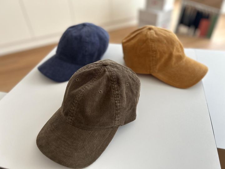 画像: 【ユニクロ アンド ジェイ ダブリュー アンダーソン】コーデュロイキャップ各¥1,990 ※一部店舗にて販売 www.uniqlo.com