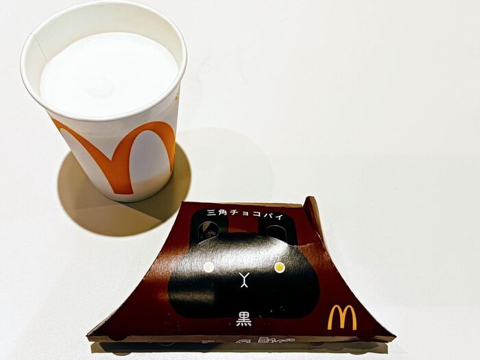 マクドナルド「三角チョコパイ」の罪深い食べ方3選♡いつもどう食べてる？SNSで話題の絶品テクを試してみた