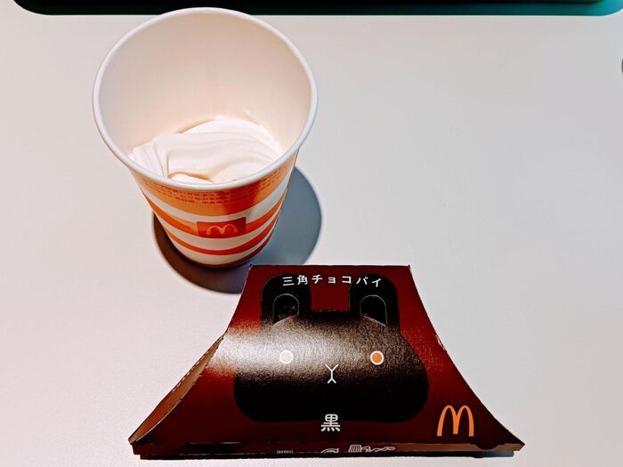 マクドナルド「三角チョコパイ」の罪深い食べ方3選♡いつもどう食べてる？SNSで話題の絶品テクを試してみた