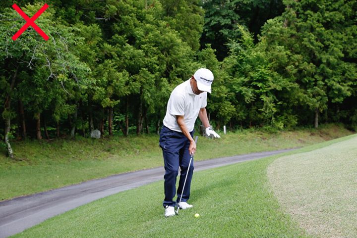 左足上がりから上手く寄せるコツとは？男子プロが解説