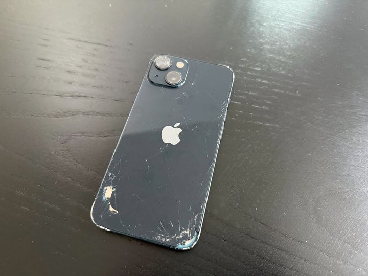 以前使っていたiPhone13。今までありがとう…