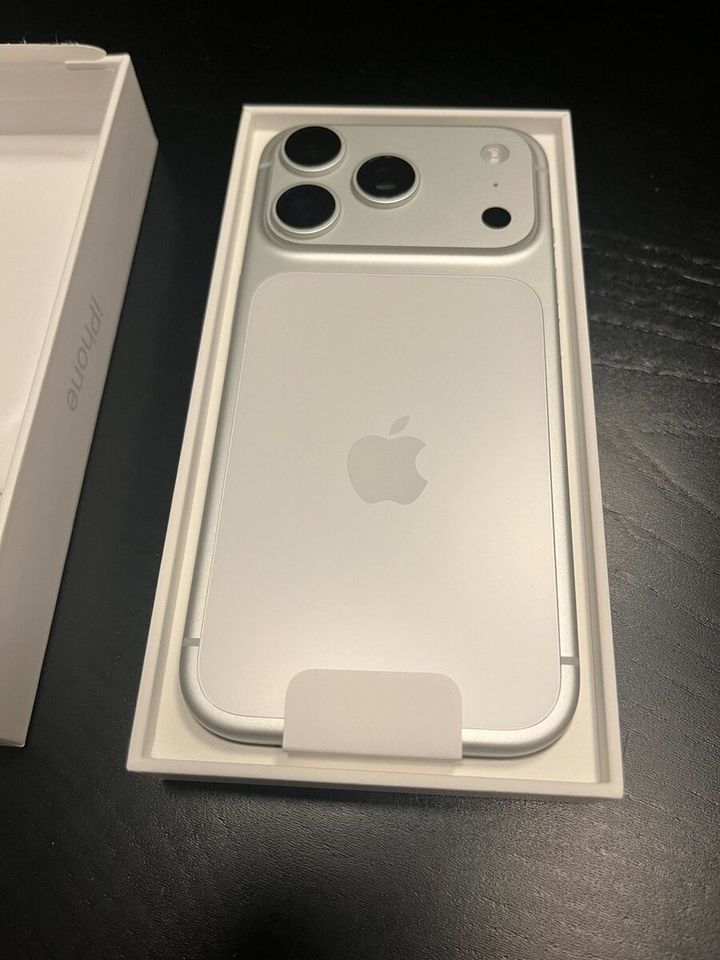 いざ、iPhone17 Proを開封！