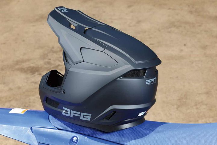 【DFG エースヘルメット】ERT採用、MFJ公認の安心も備わる【編集スタッフが本気で試す！みんなのテスト】