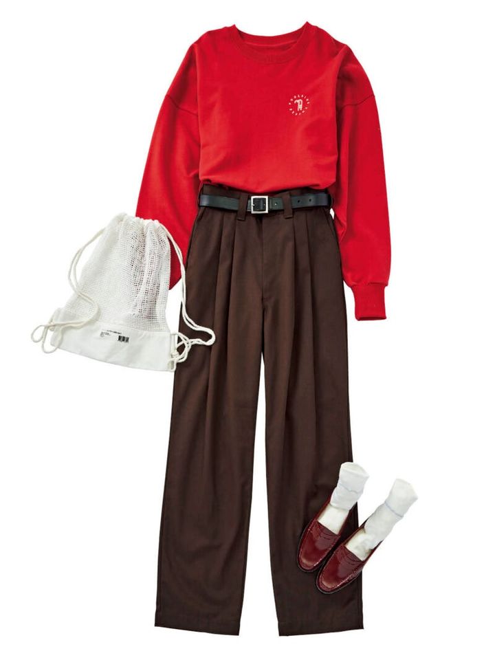 別注スウェット￥9,900（アングリッド） パンツ￥20,900（ザ シンゾーン／シンゾーン ルミネ新宿店） ベルト￥11,880（オブラダ／シンチ） ソックス￥1,980（シックストックス／ノーデザイン） ナップサック￥3,850（ジービーエイチ） ローファー￥29,700（ダイアナ／ダイアナ 銀座本店）