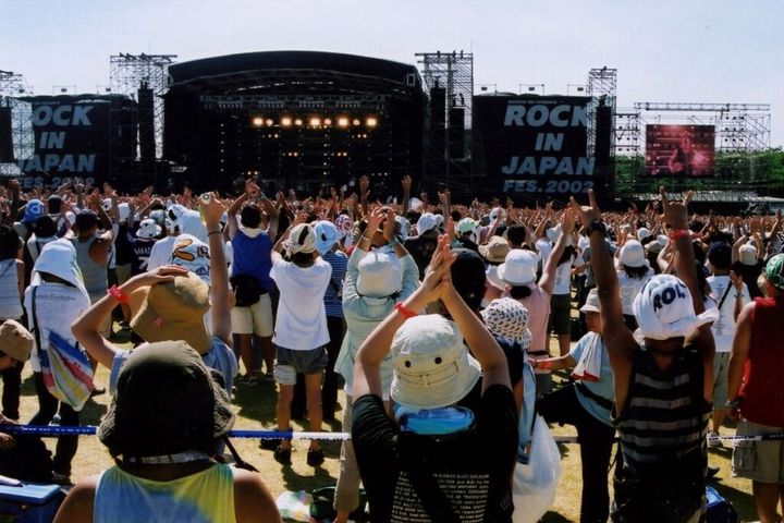 COUNTDOWN JAPAN公式から、バーチャルライバーグループ「にじさんじ」に所属する「緑仙（りゅーしぇん）」が出演が発表されました。