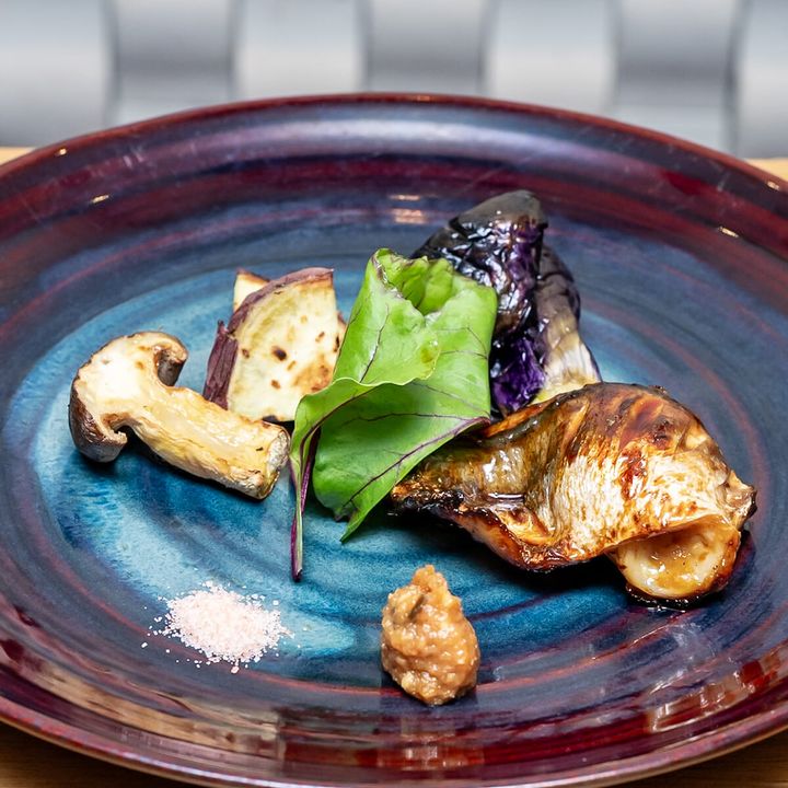 焼物「本日のお野菜と魚介の炭火焼き」