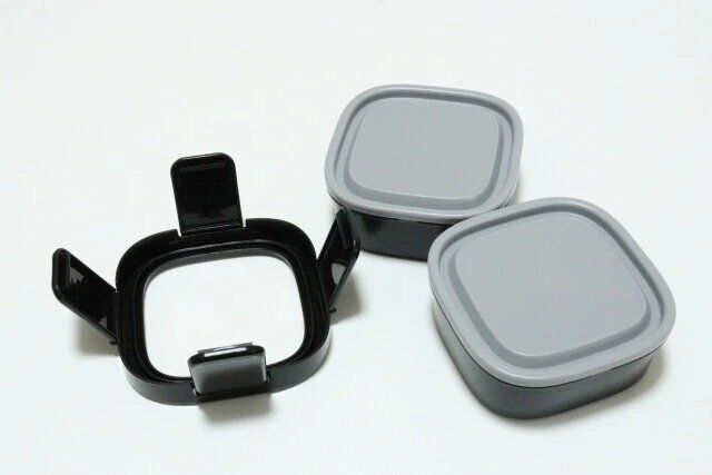ダイソーのランチボックス（ロック蓋付、2段、角型）2