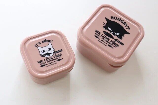 ダイソーのスクエアボックス（ストレイキャッツ柄 L 150mL、S 75mL）1