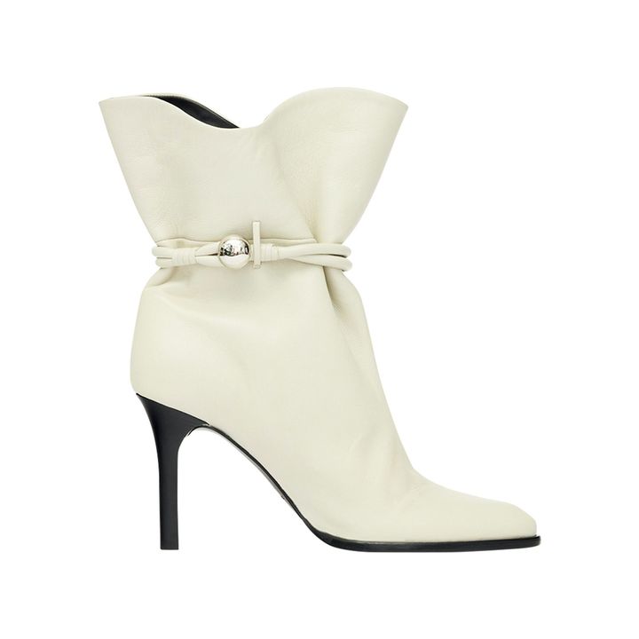 ブーツ ヒール10cm ￥211,200（参考価格）／ISABEL MARANT（イザベル マラン 青山店）