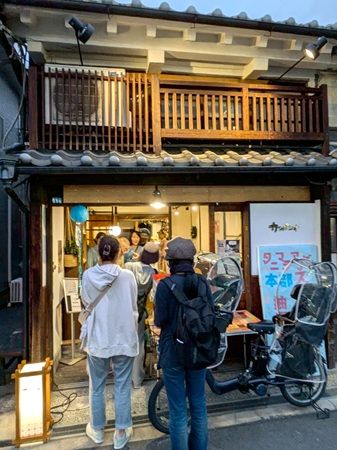 【大阪市中央区】「タニマチアソビ2025」にてオリジナルメモ帳づくりのワークショップ開催。50種類の紙から選べる！