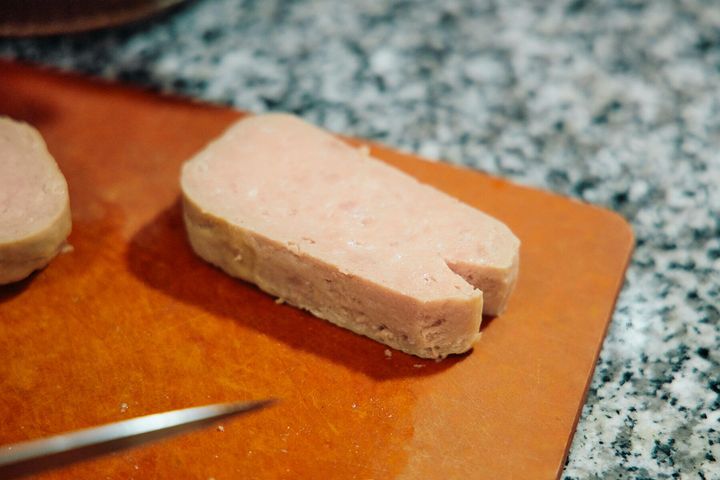 牛タンの形に整える