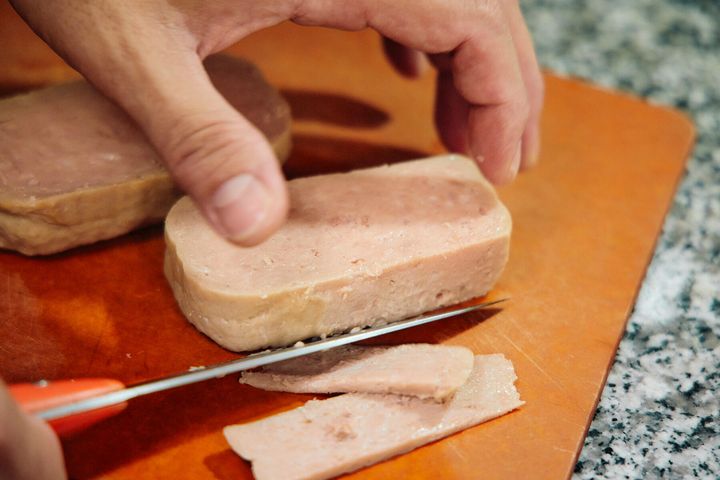 牛タンの形に整える