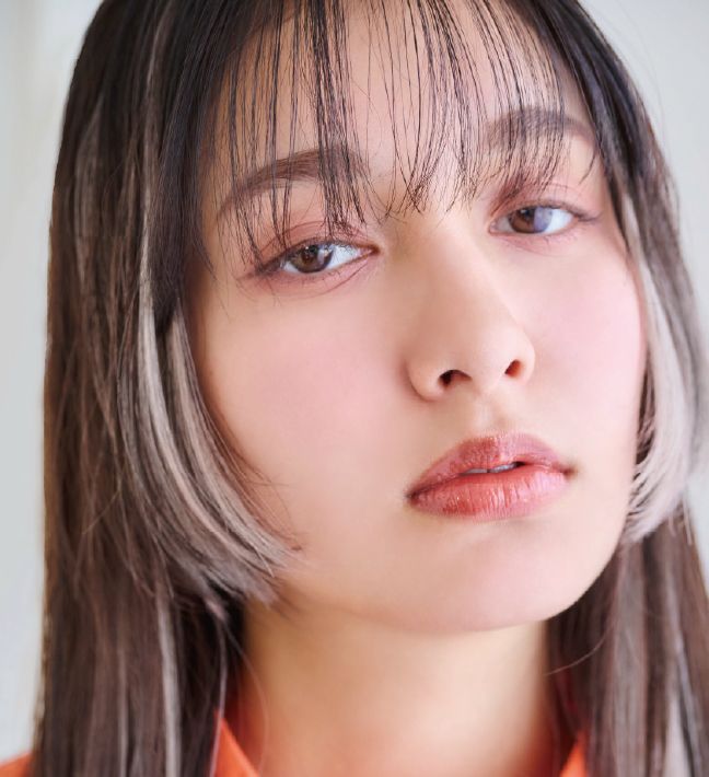 Cタイプ：大人のインドア派は「ベージュ系のインナーカラー」