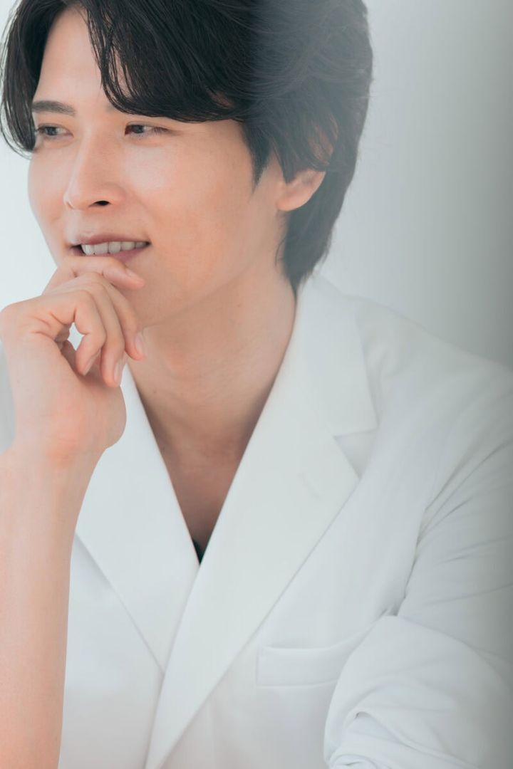 堀江俊貴さん（現役化粧品研究員としくん）