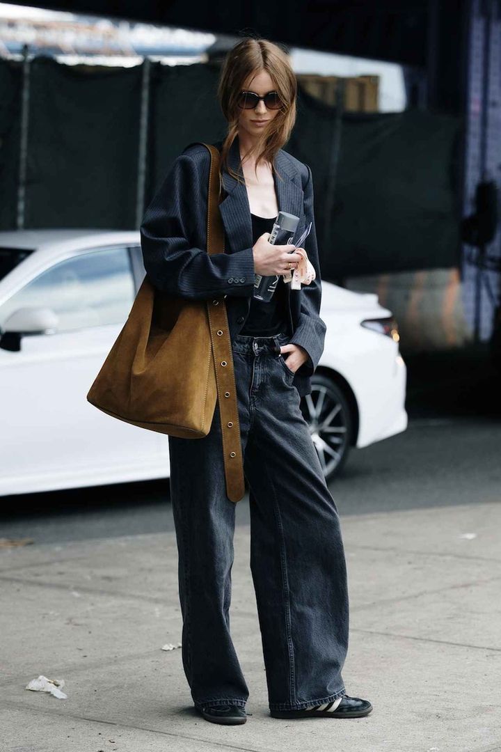 画像: 深みのあるチャコールグレーで洗練を宿す