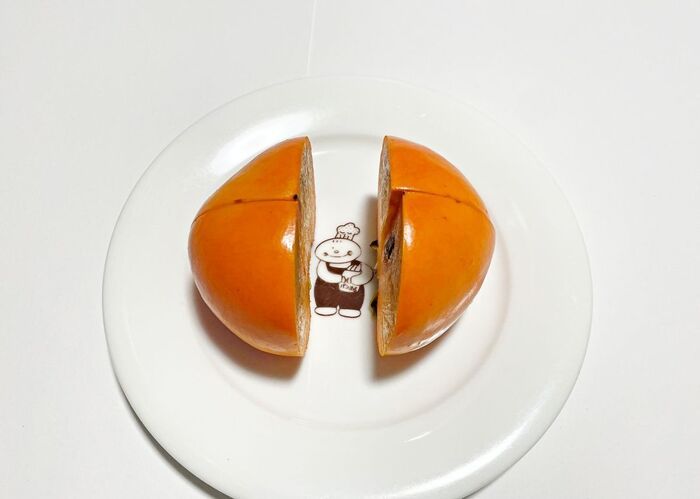 柿はヘタを取らずにまるごと切るのが正解！「柿の皮むくのめんどう…」と思っている人必見です♪