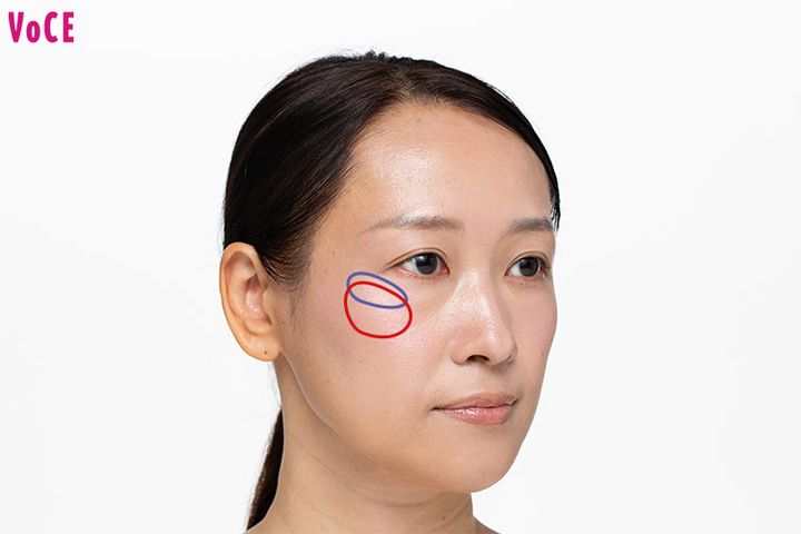 ハイライトを重ねて頬をキュッと引き上げ！