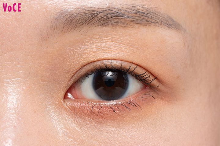 マスカラは上下にたっぷり！まつ毛の存在感がアクセントに