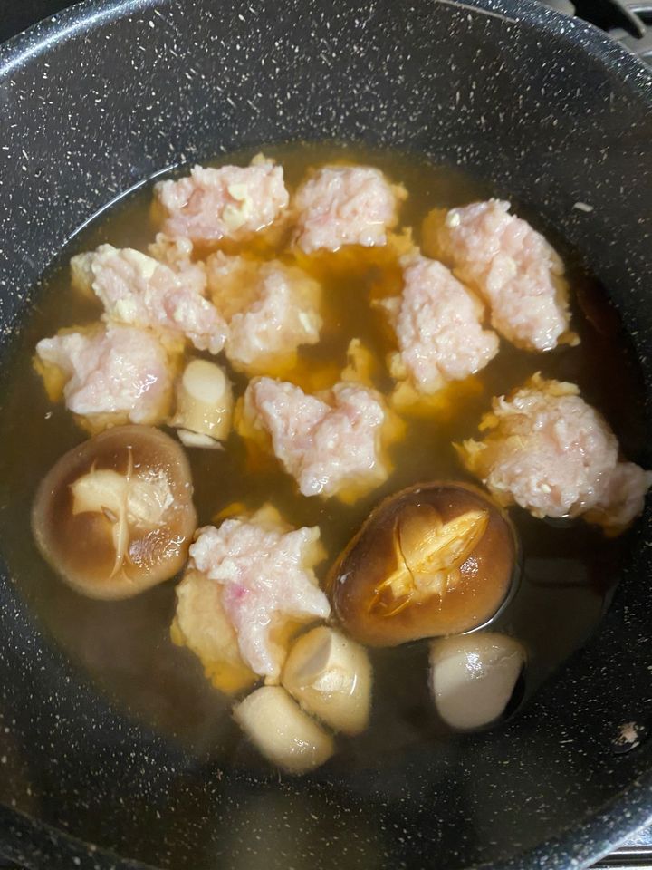 「豆腐入りふわふわ鶏団子スープ」きのこもいっぱい〜